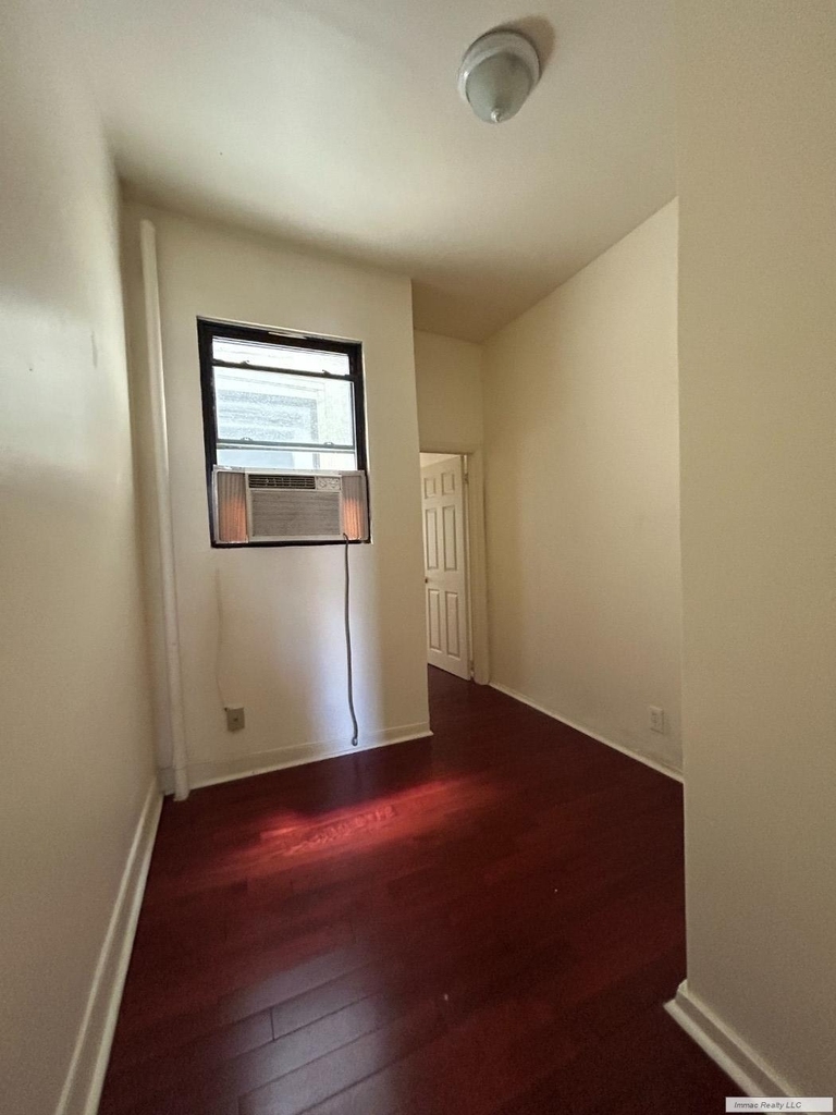 419 W 44th Street - Photo 11