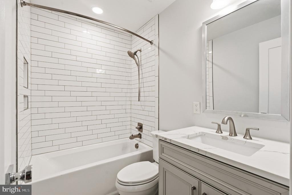 8118 Ainsworth - Photo 3