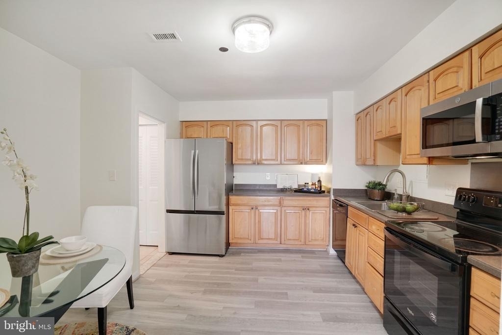 3713 S George Mason Drive - Photo 5