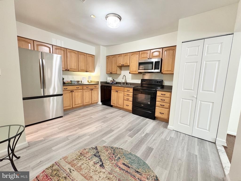 3713 S George Mason Drive - Photo 1