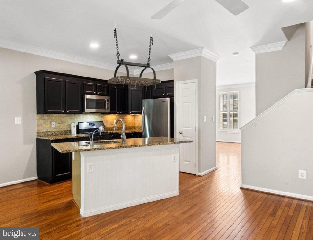 1319 Vintage Place - Photo 1