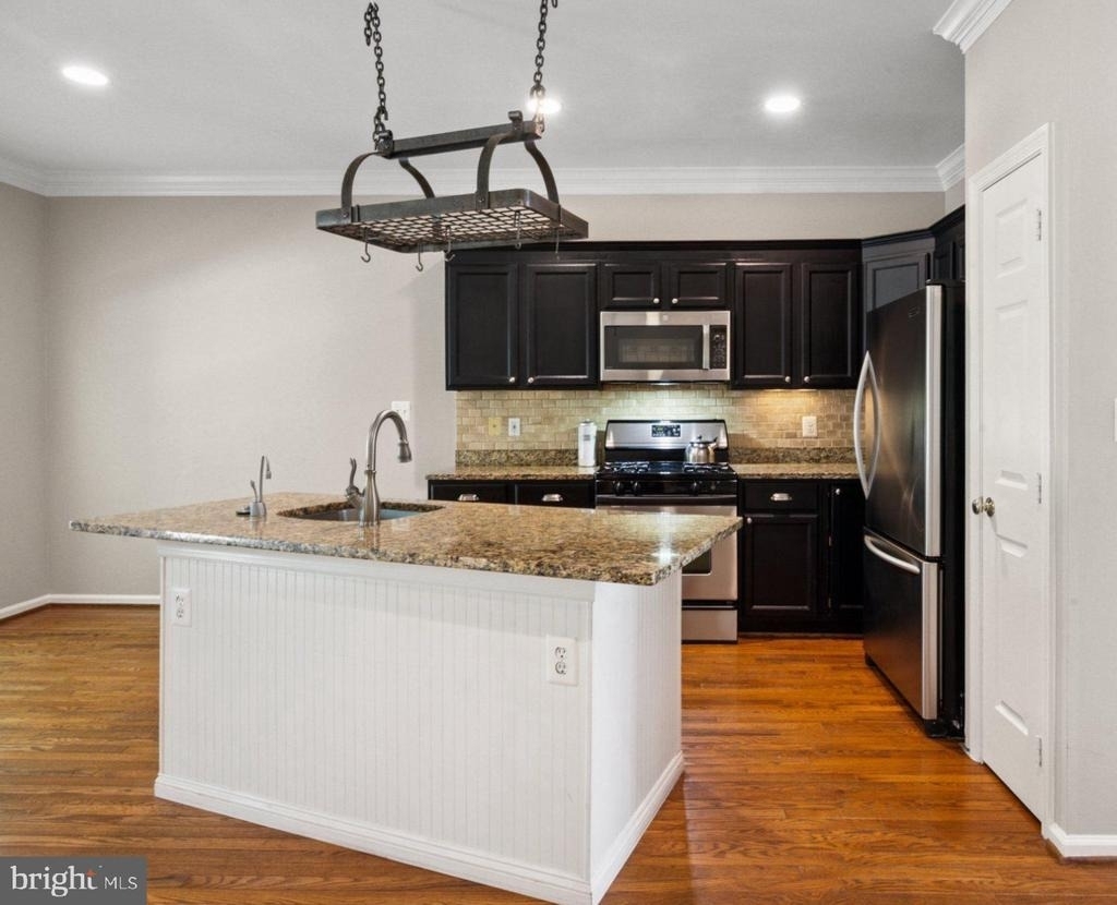 1319 Vintage Place - Photo 2