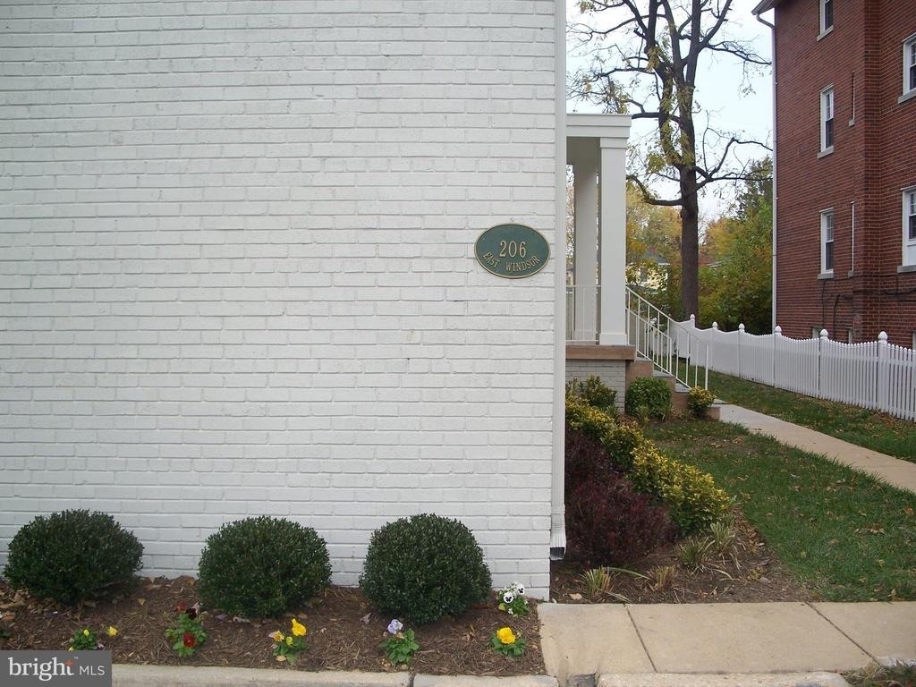 206 E Windsor Avenue - Photo 7