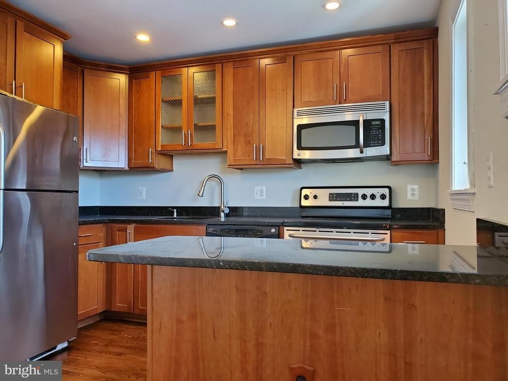 206 E Windsor Avenue - Photo 2