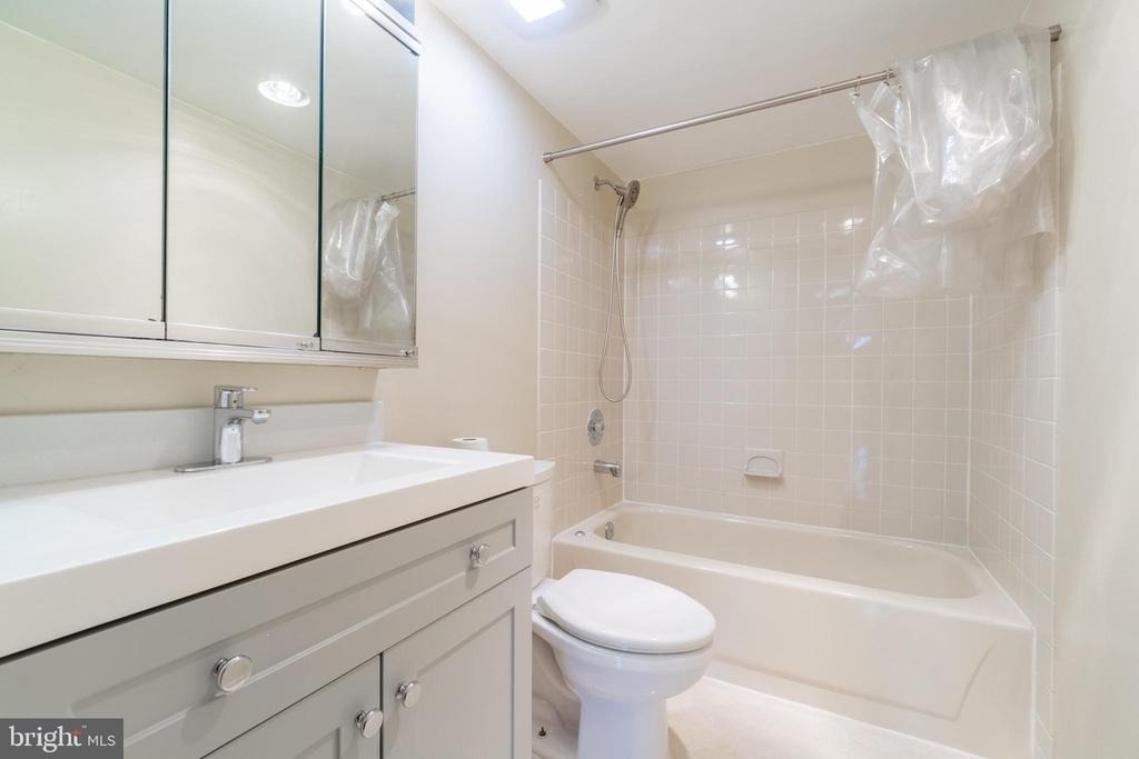 805 N Howard Street N - Photo 16