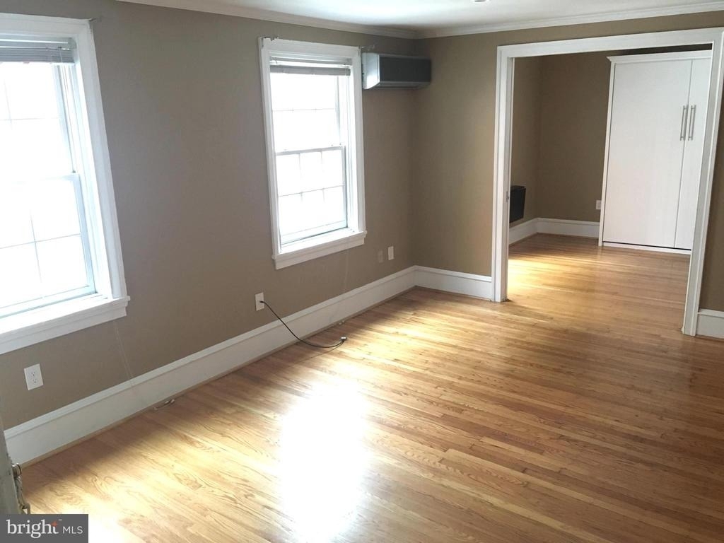 1602 Spruce Street - Photo 4