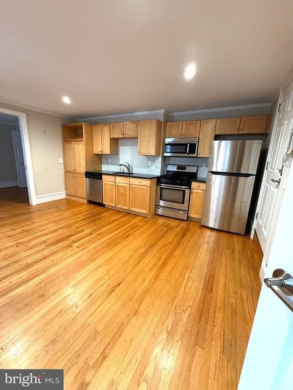 1602 Spruce Street - Photo 5