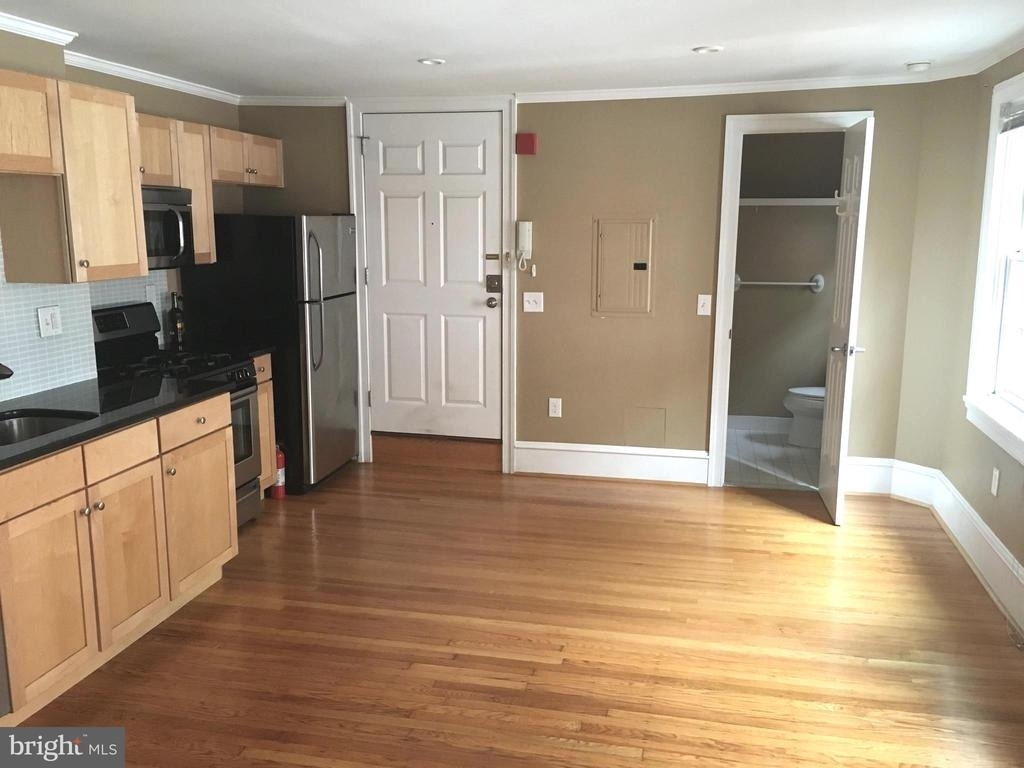 1602 Spruce Street - Photo 3