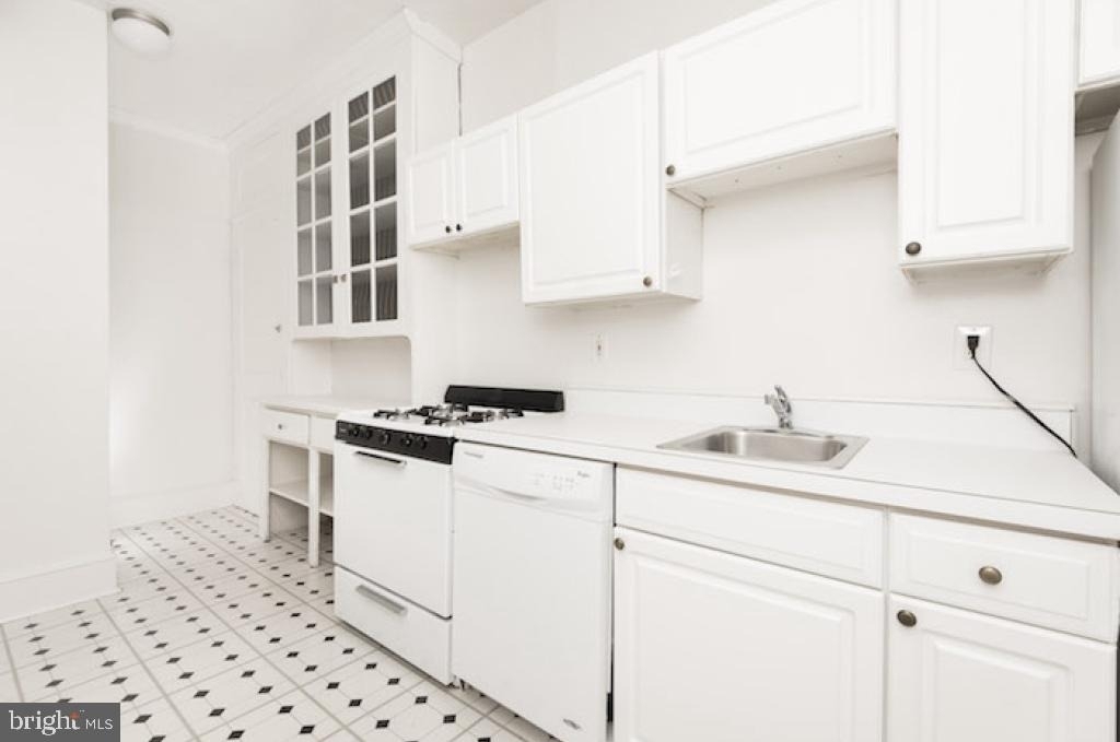 235 S 15th Street - Photo 3