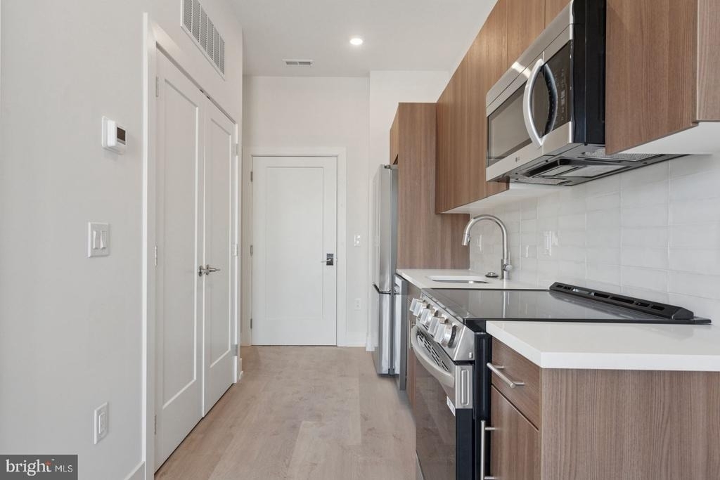 130 W Girard Avenue - Photo 9