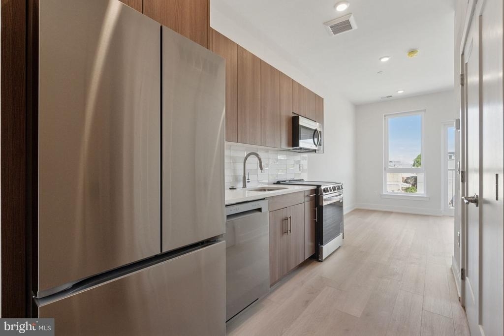 130 W Girard Avenue - Photo 11