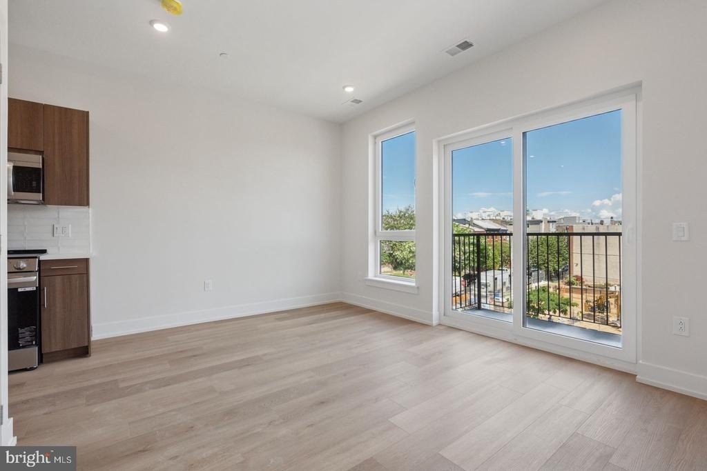130 W Girard Avenue - Photo 17