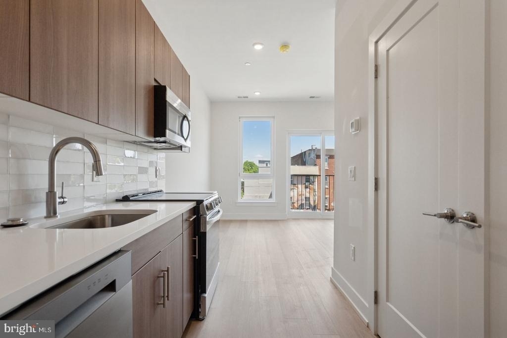 130 W Girard Avenue - Photo 12