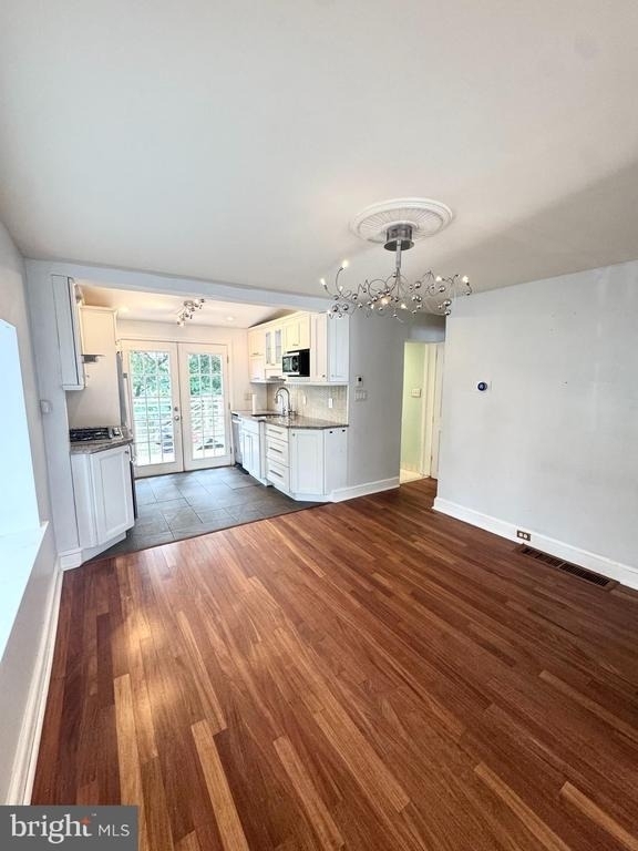150 E Hartwell Lane - Photo 3
