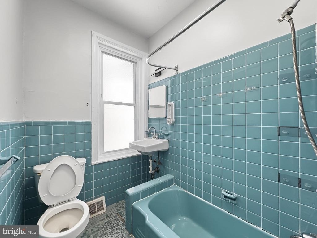 2023 N Gratz Street - Photo 16