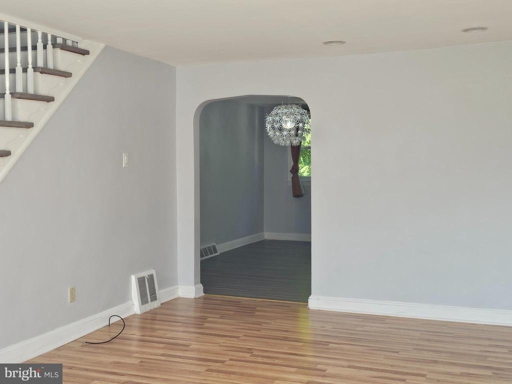 1521 W End Drive - Photo 2