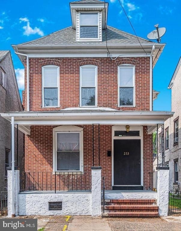 253 Beech Street - Photo 0