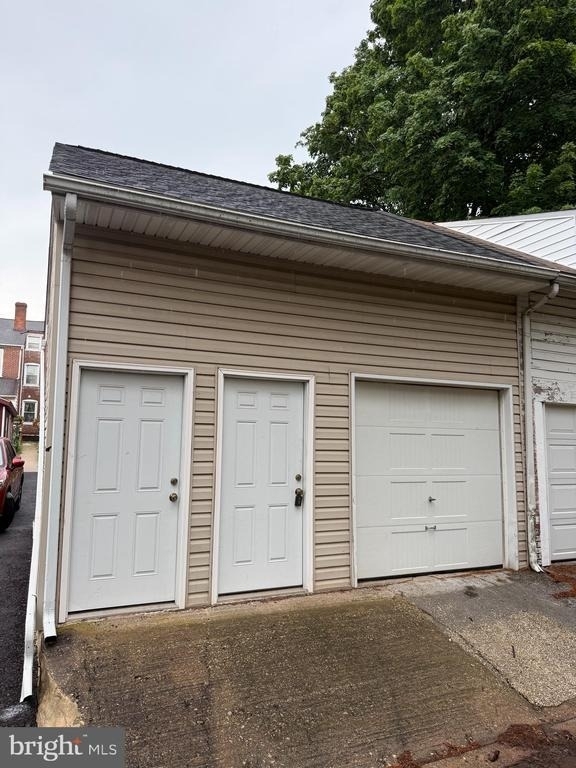 392 W Broad Street - Photo 1