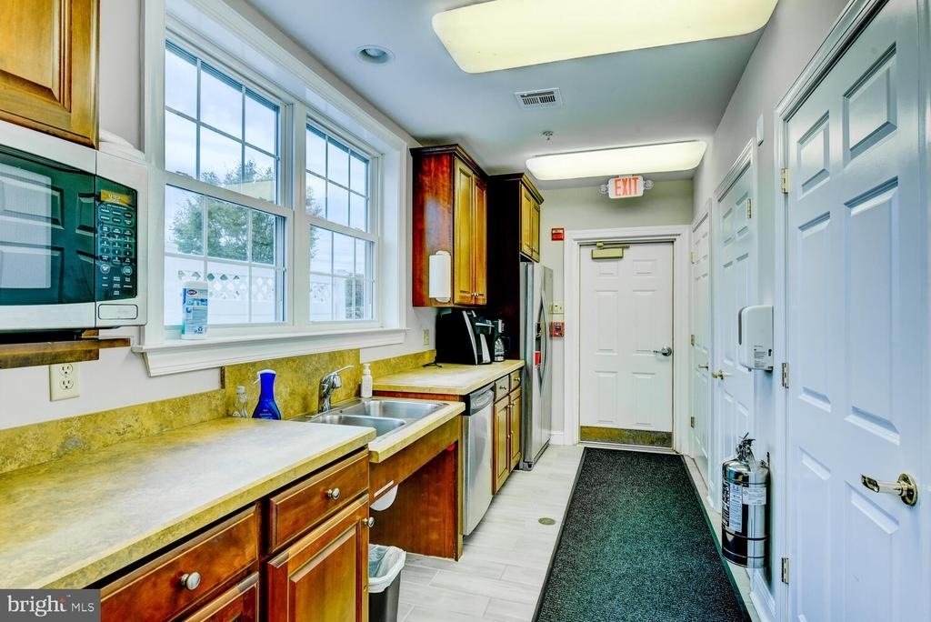 100 Middlesex Boulevard - Photo 40