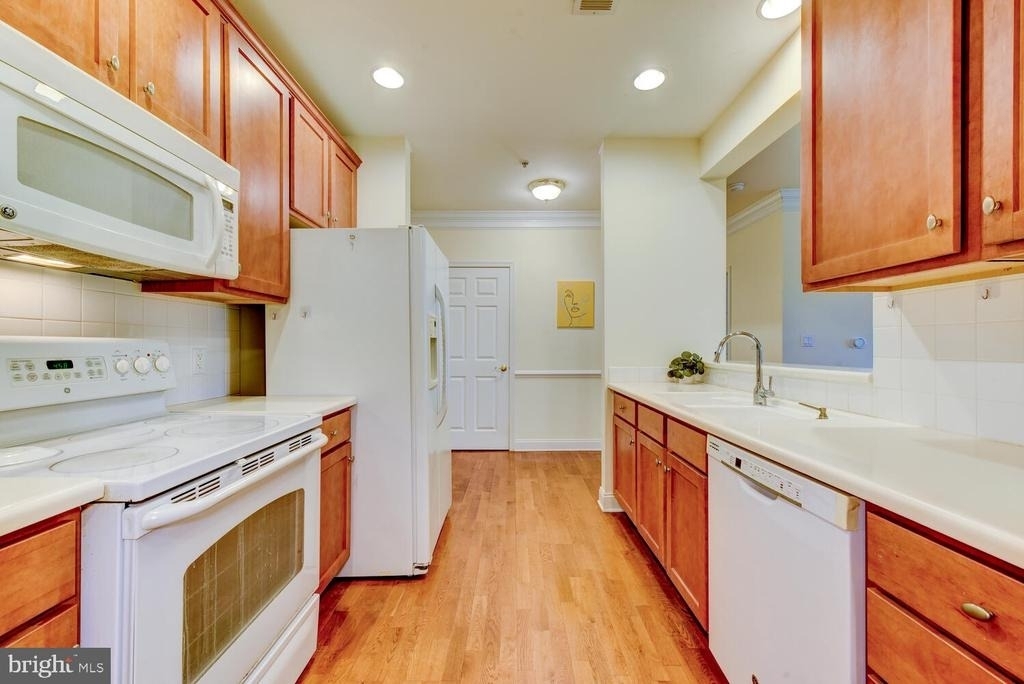 100 Middlesex Boulevard - Photo 15