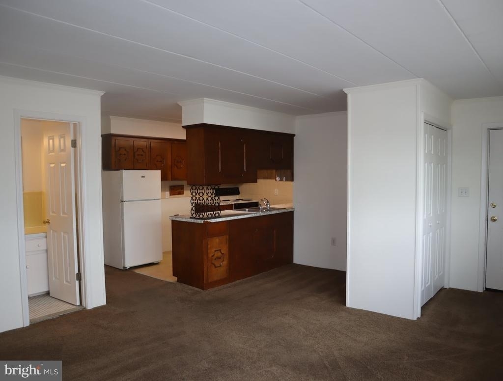319 Camden Avenue - Photo 2