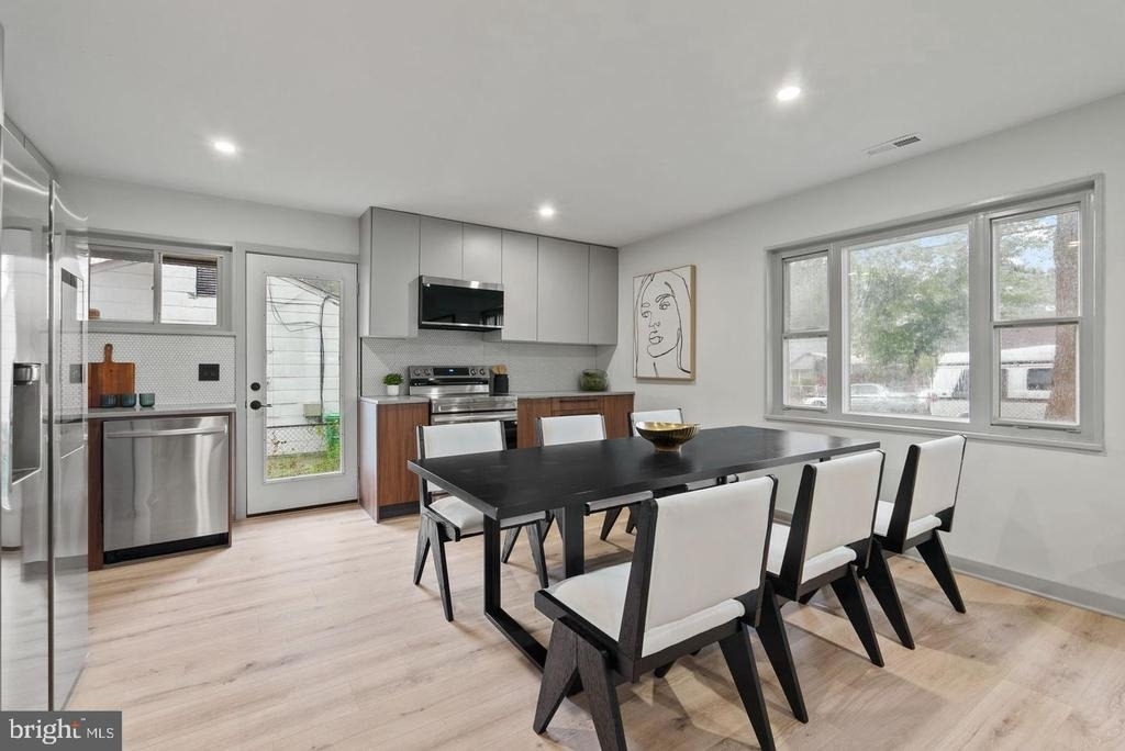 1125 Devonshire Drive - Photo 8
