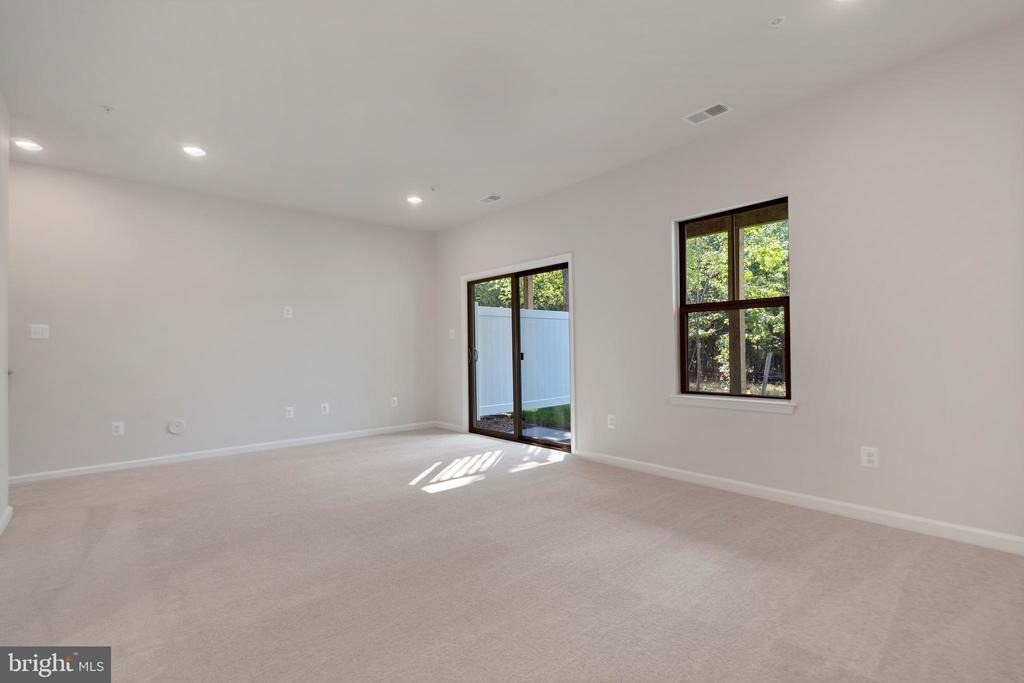 6947 Gladebrook Rd - Photo 7