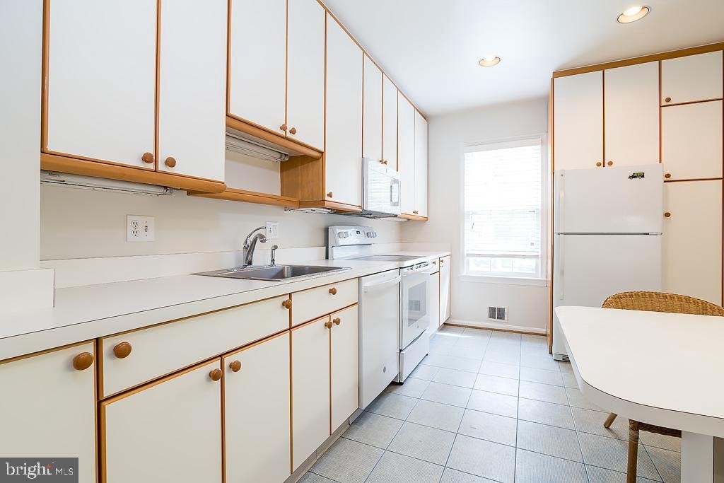 3500 Hamlet Place - Photo 9