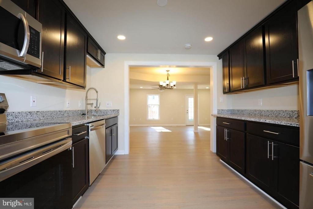 8006 Harbor Place - Photo 0