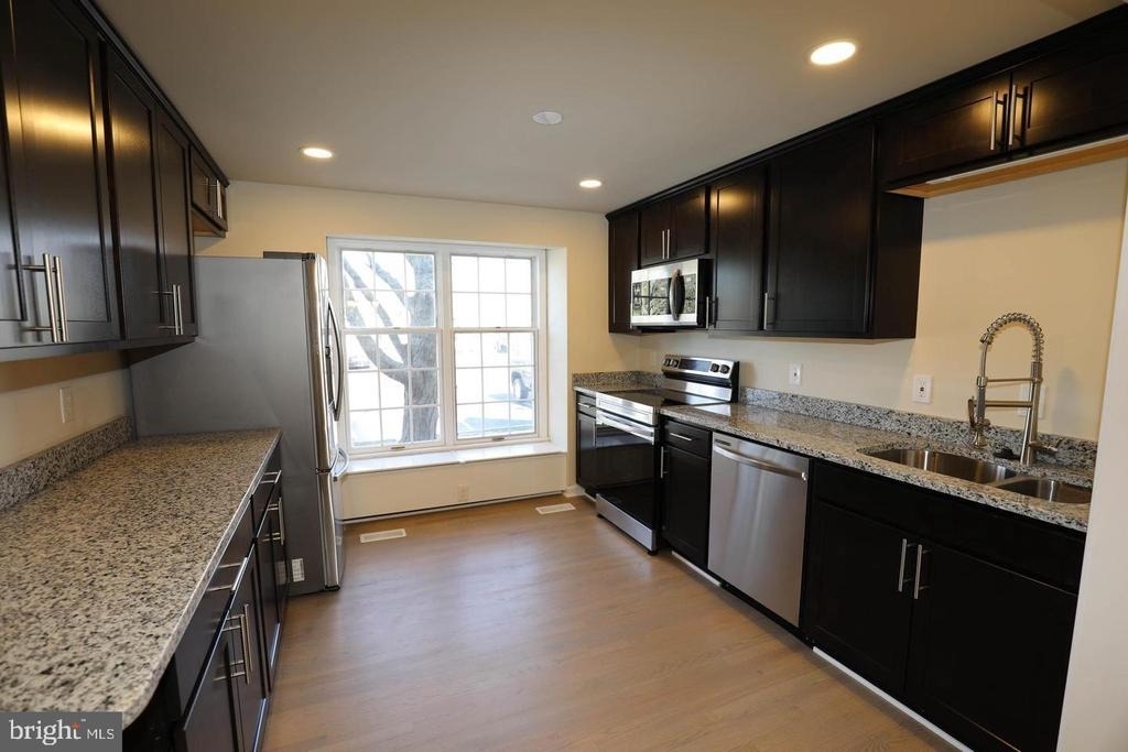 8006 Harbor Place - Photo 7