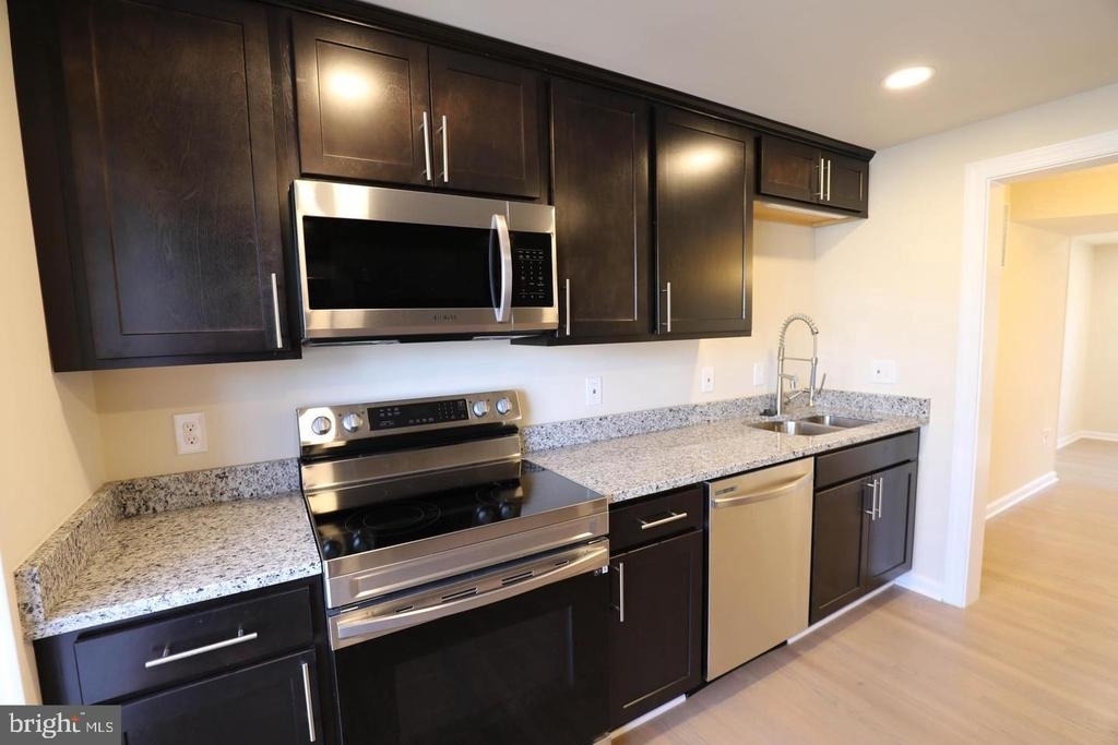 8006 Harbor Place - Photo 1