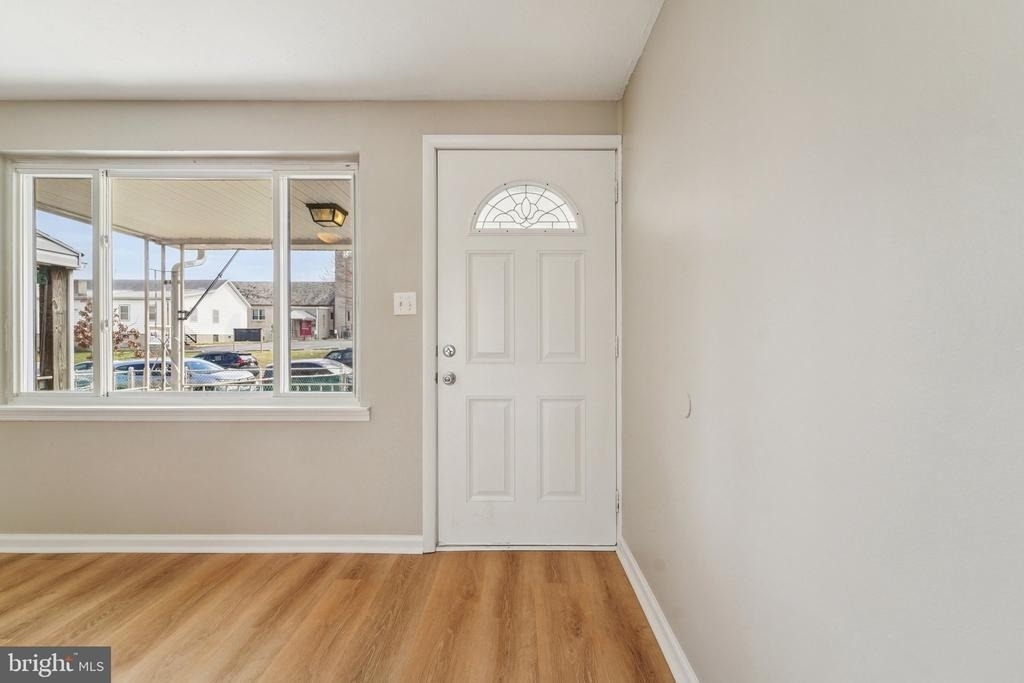 7926 Bank Street - Photo 3