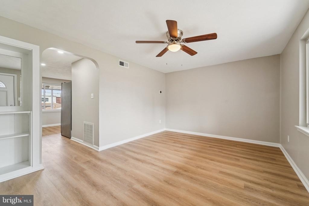 7926 Bank Street - Photo 4