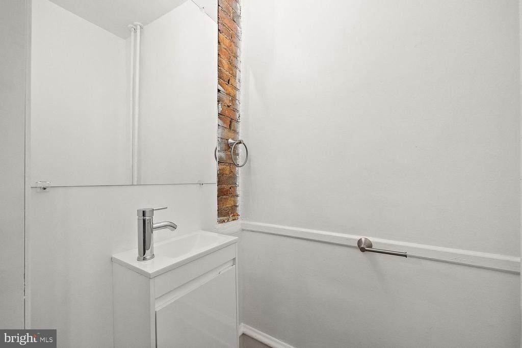 1715 W 8th Street - Photo 6