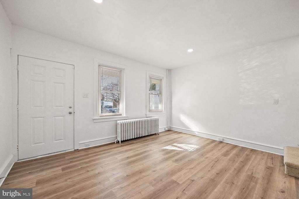 1715 W 8th Street - Photo 2