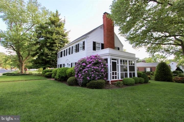 104 Bayard Avenue - Photo 1