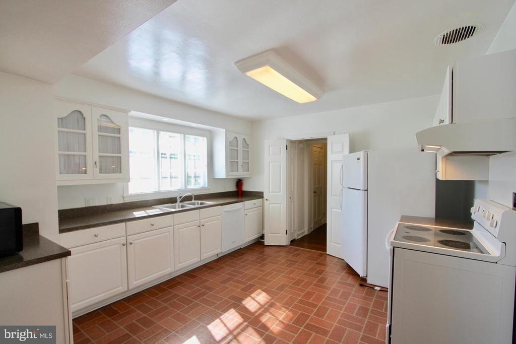 104 Bayard Avenue - Photo 5