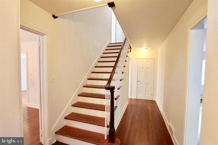 104 Bayard Avenue - Photo 2