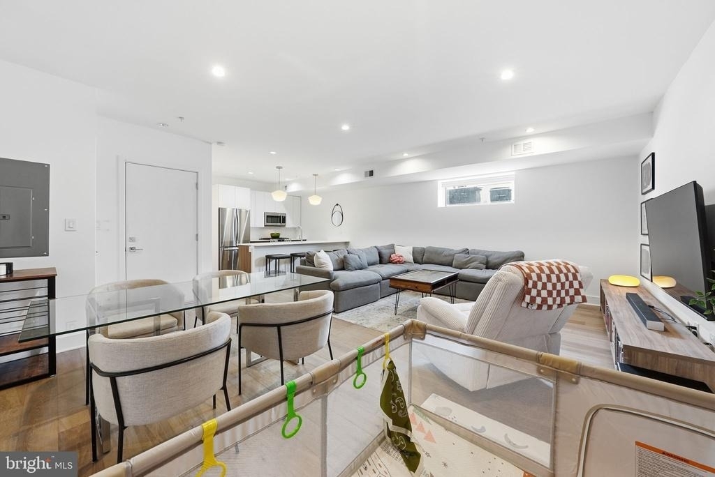 826 Upshur Street Nw - Photo 2
