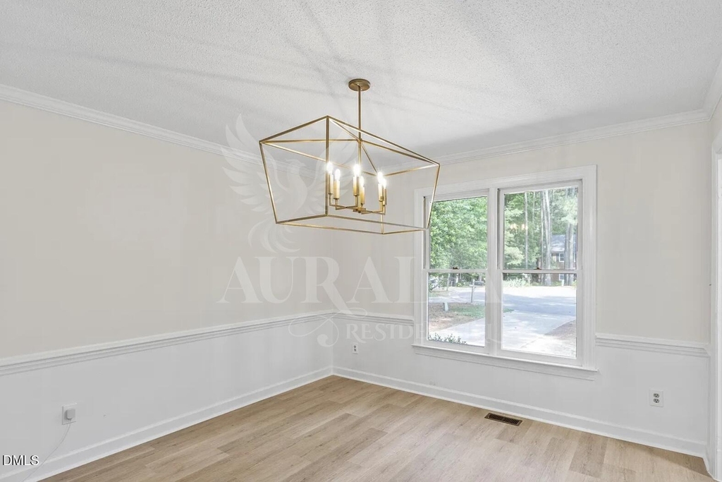623 Elmwood Court - Photo 16