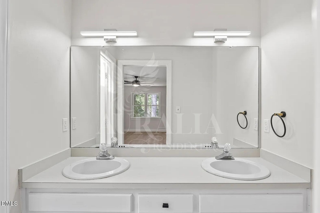 623 Elmwood Court - Photo 27