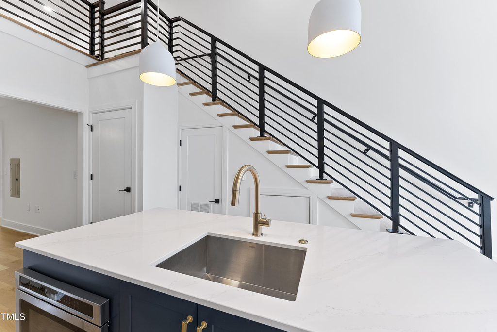615 Daniels Street - Photo 3