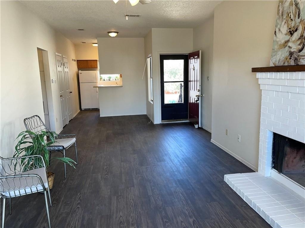 2415 W Slaughter Ln - Photo 2