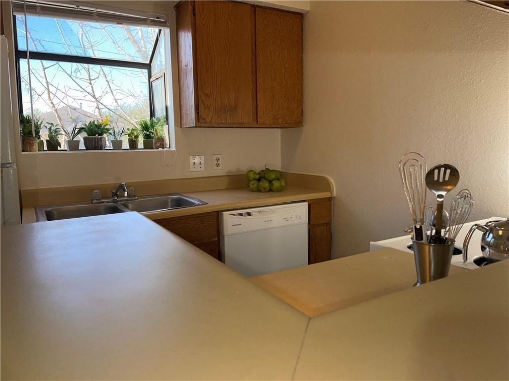 2415 W Slaughter Ln - Photo 3