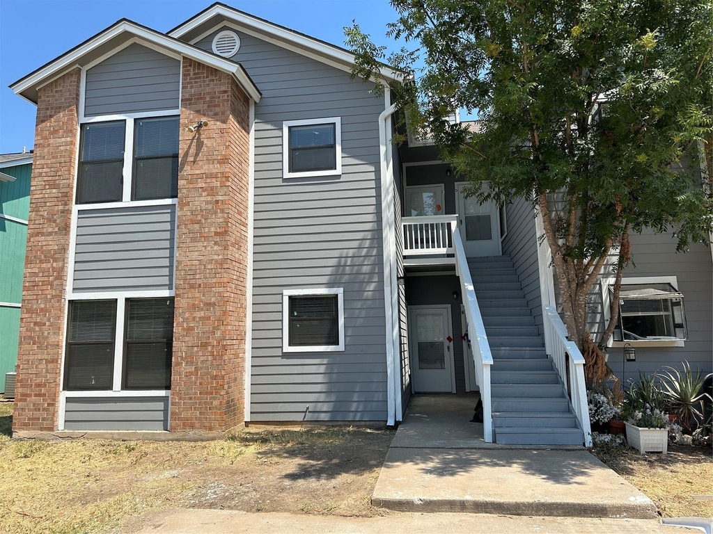 2415 W Slaughter Ln - Photo 0