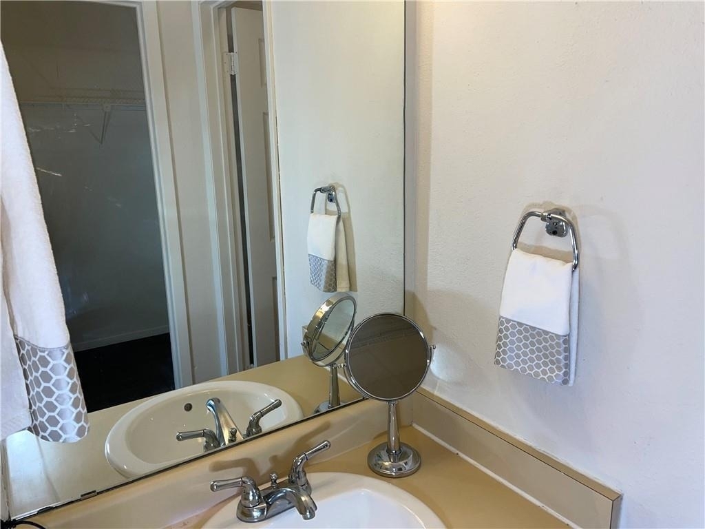 2415 W Slaughter Ln - Photo 11