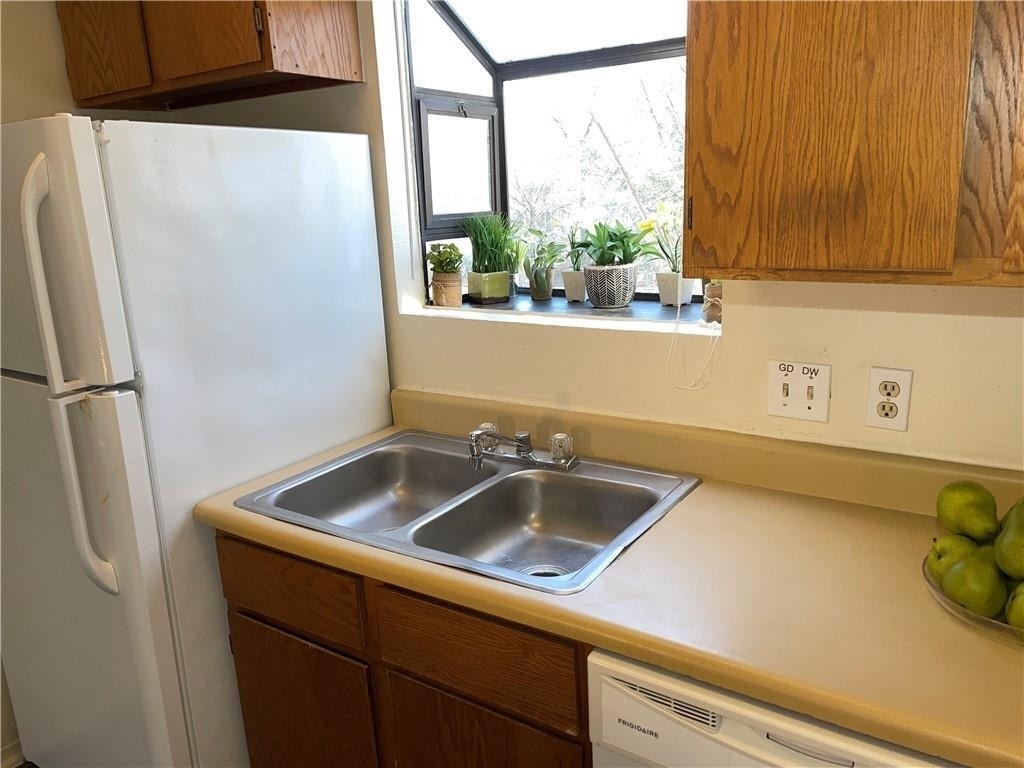 2415 W Slaughter Ln - Photo 4