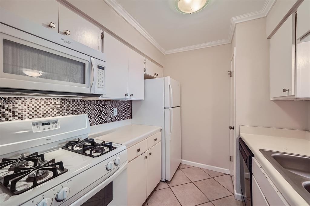 7920 Rockwood Ln - Photo 5