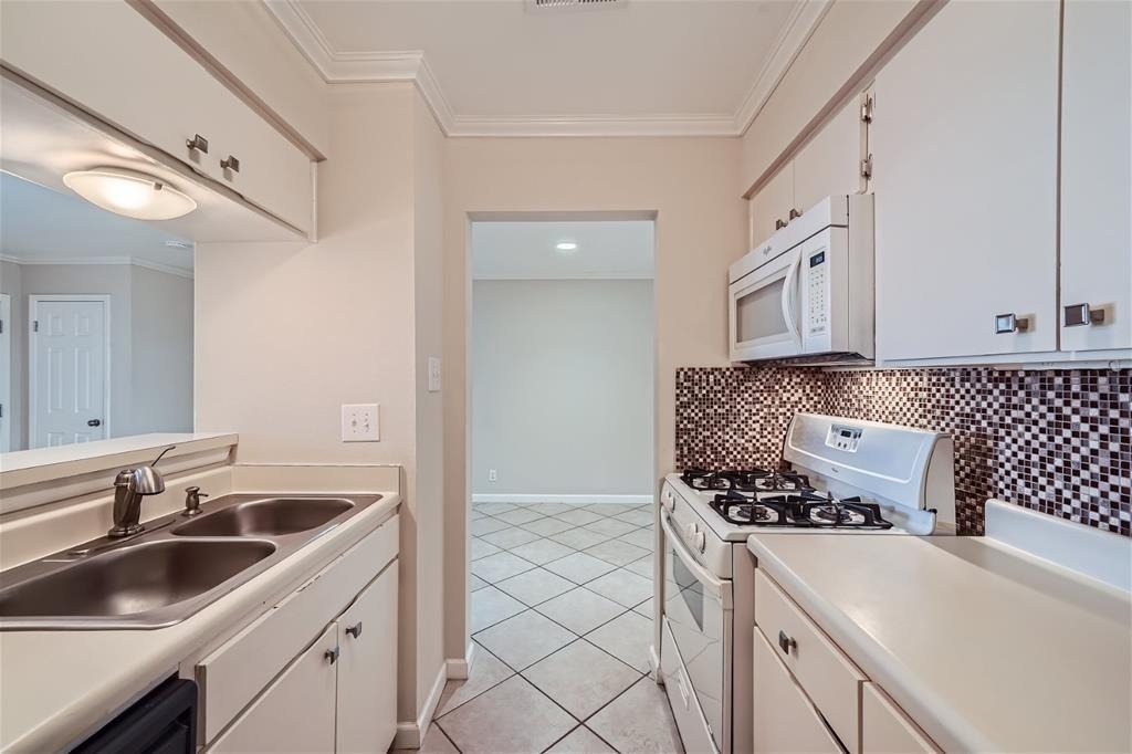7920 Rockwood Ln - Photo 6