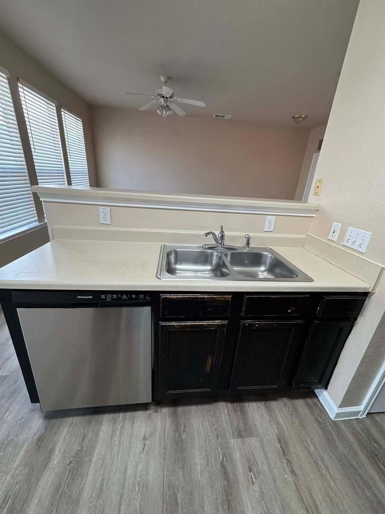 2705 Westhampton Ct - Photo 3